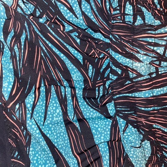 lululemon reversible shorts - Picture 6 of 7